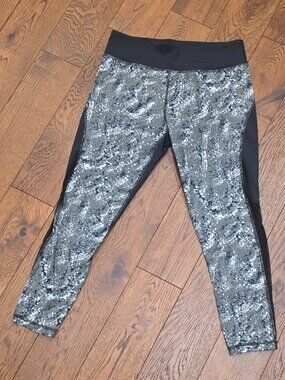 Alala 3/4 length legging